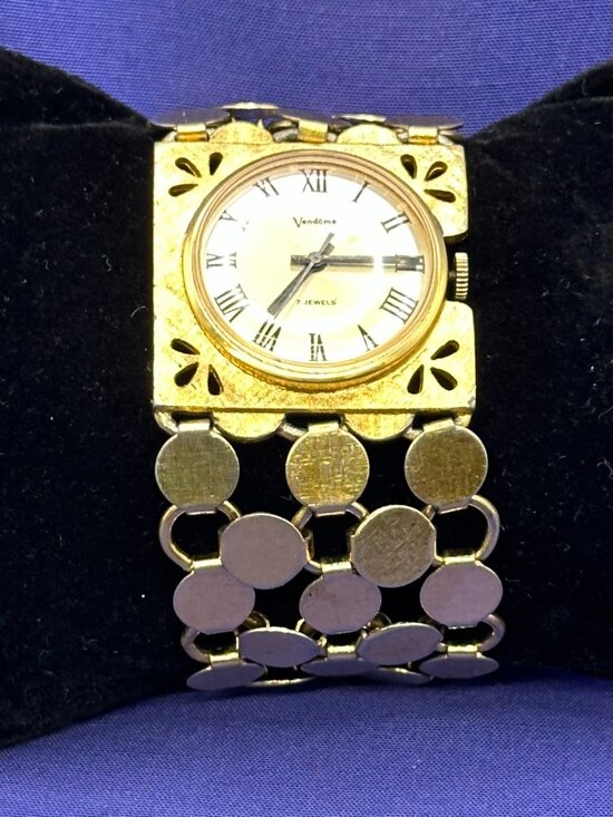 VTG Vendome Analog Watch 7-Jewel Wind-Up main image 4